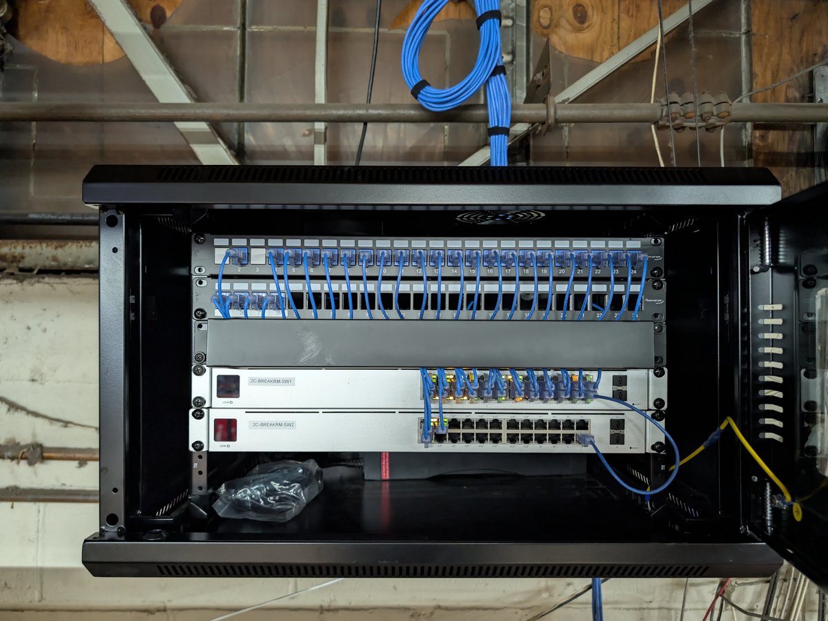 Wall-mounted commercial network rack with clean patching